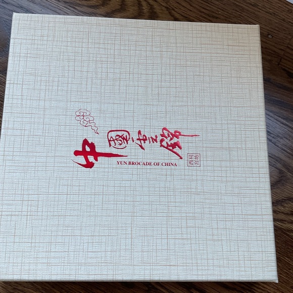 Yun Brocade of China silk scarf 
Gold and Red - Picture 3 of 10